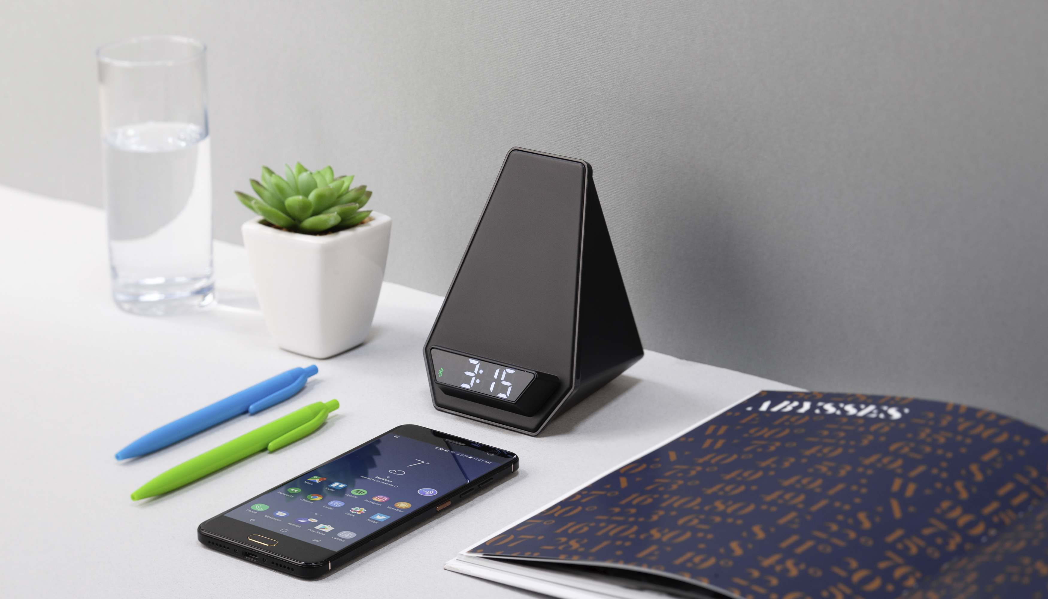 Настольная Bluetooth колонка (3Вт) "Smart Pyramid" с часами и беспроводным (15W) зарядным устройством, с подсветкой логотипа-3