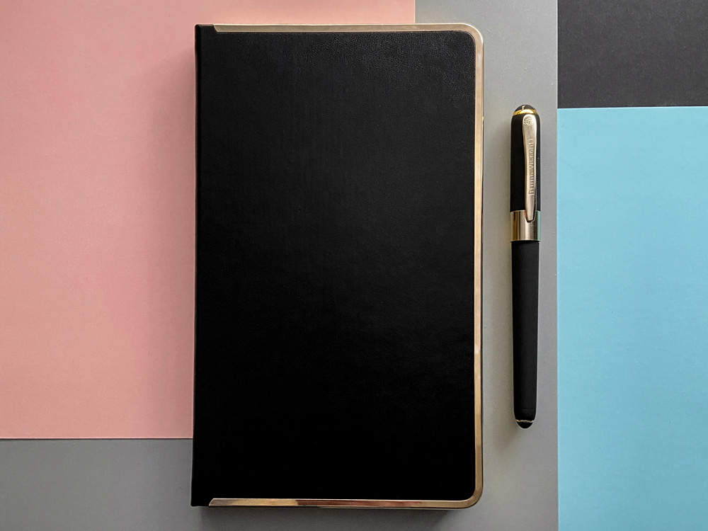 Ежедневник недатированный A5 Chelsea, черный (золотистый кант и срез)-4