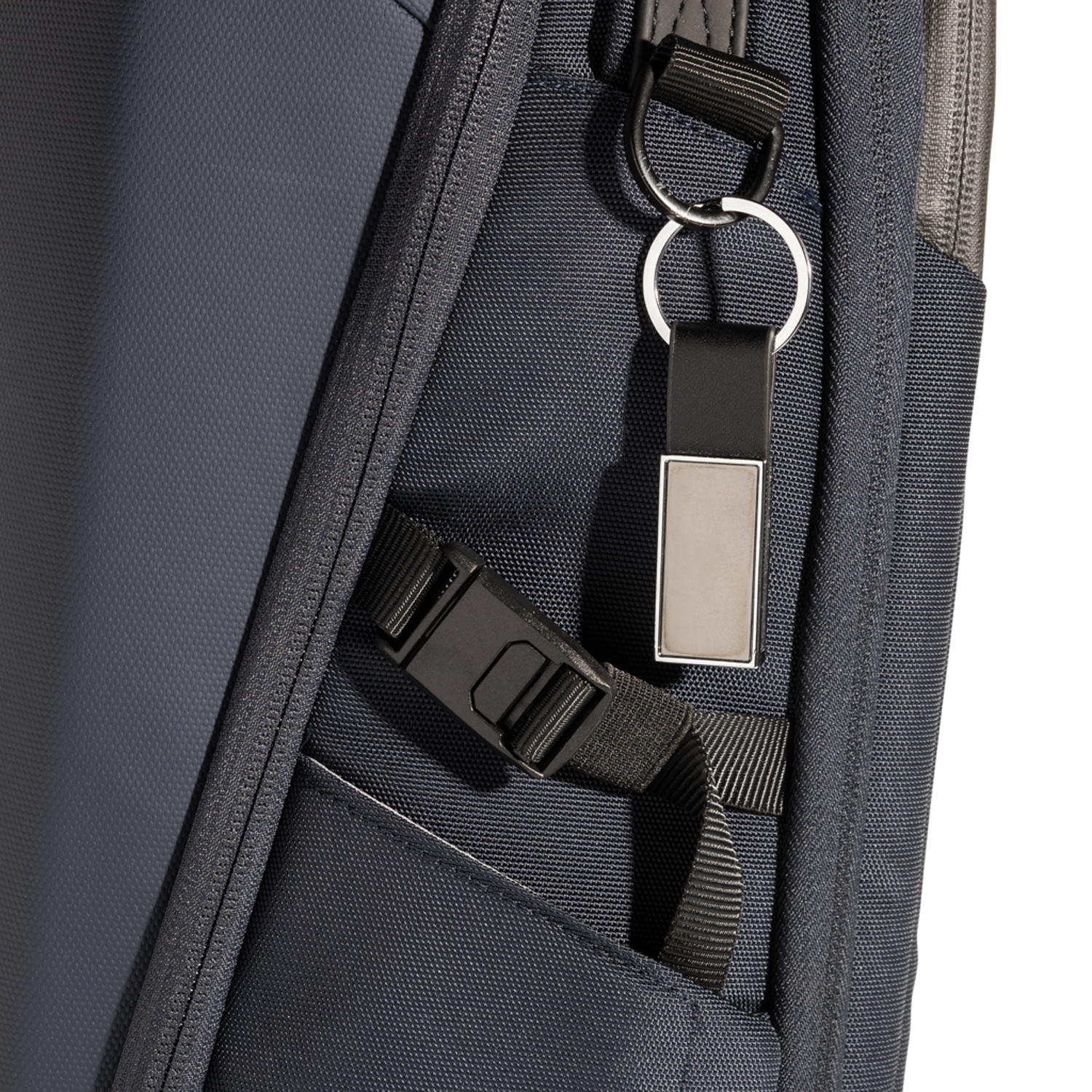 Брелок Luxury из полиуретана и переработанного цинка RCS-3