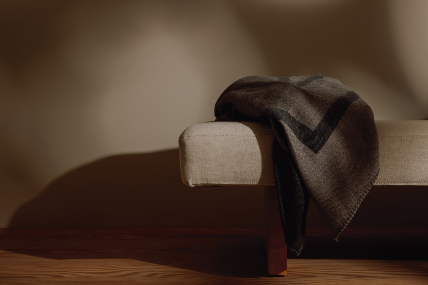 Плед VINGA Monogram из переработанного полиэстера GRS, 170x130 см-7