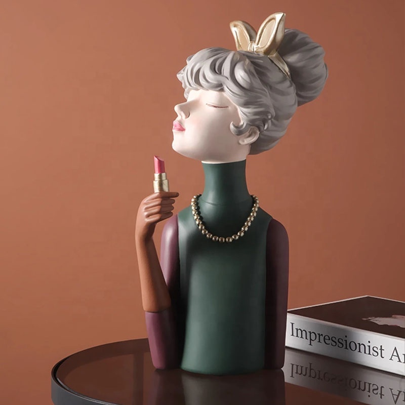 Статуэтка  &amp;quot;Девушка с помадой&amp;quot; , Зеленый/коричневый-1