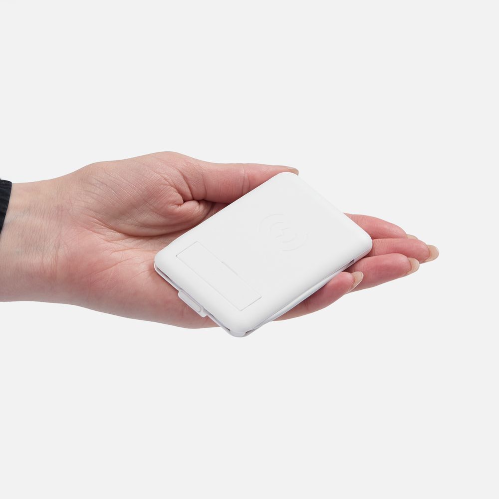 Органайзер с беспроводной зарядкой и набором адаптеров Octopod, белый-4