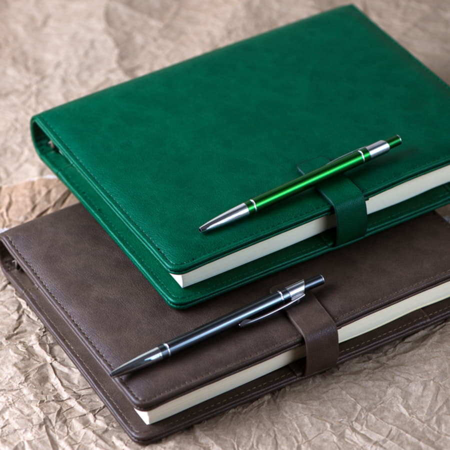 Ежедневник недатированный Coach, формат B5 в подарочной коробке, бордовый-5