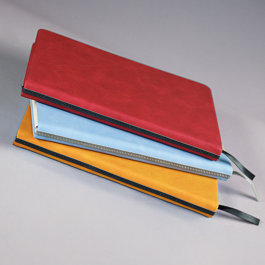 Ежедневник недатированный Muse, оранжевый, А5, с декоративной черной полосой, блок в линейку, оранжевый-5