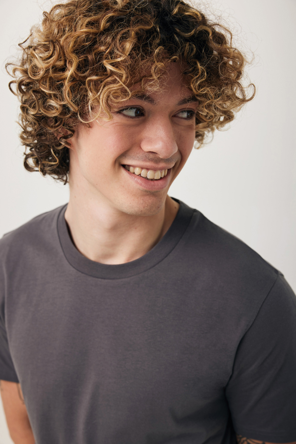 Футболка Iqoniq Brett из переработанного хлопка AWARE™, унисекс, 180 г/м²-7