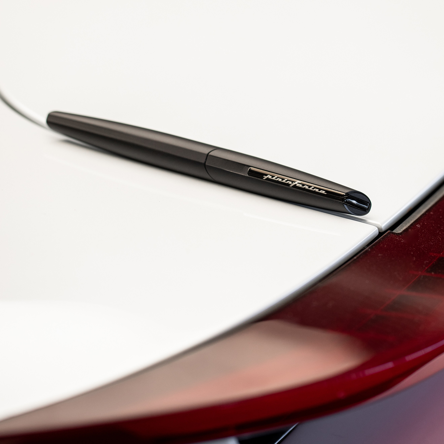 Роллер PININFARINA PF Two BLACK-5