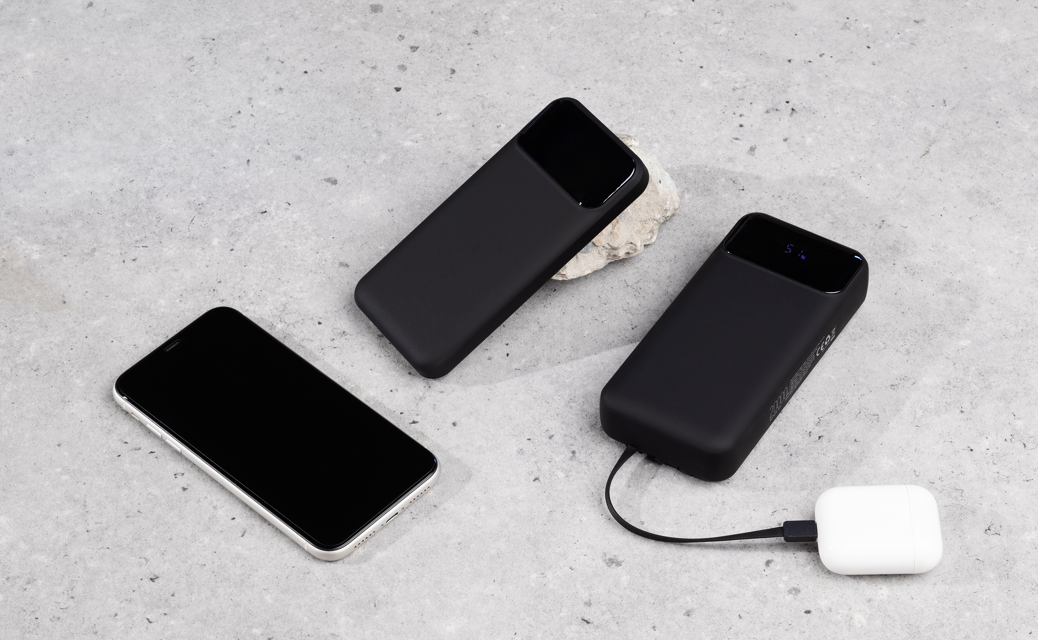 Зарядное (22.5W) устройство "Grade SOFTTOUCH" 10000 mAh с подсветкой логотипа, встроенными кабелями и цифровым индикатором заряда-7