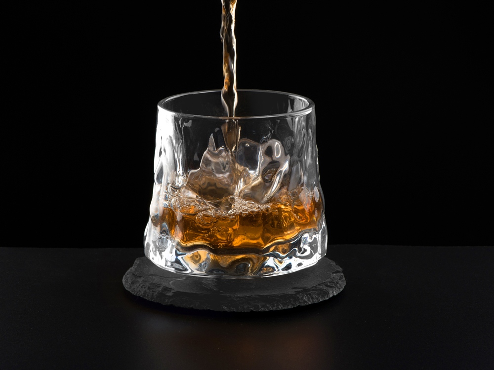 Вращающийся бокал для виски на сланцевом костере Bromo-1