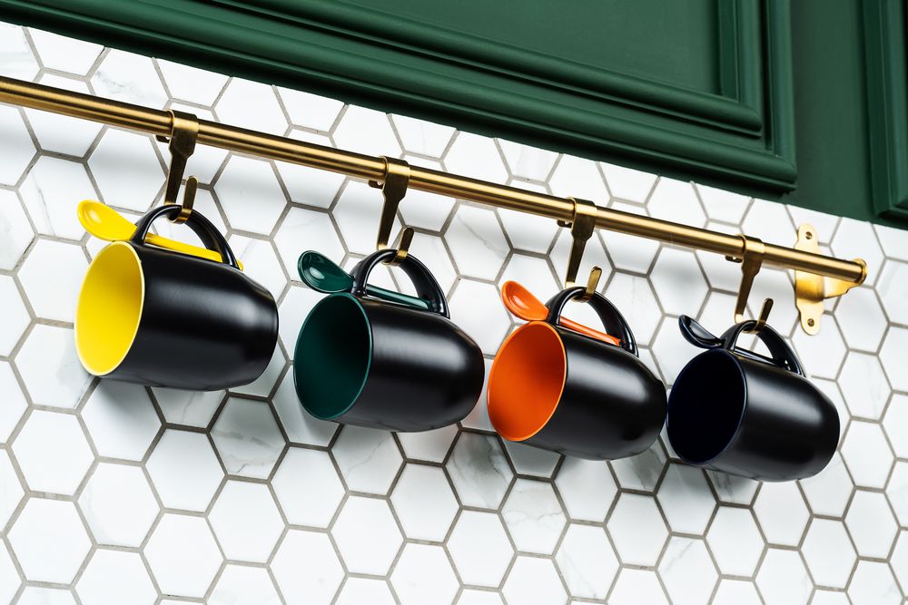 Кружка-хамелеон Melty с ложкой, черная с желтым-3