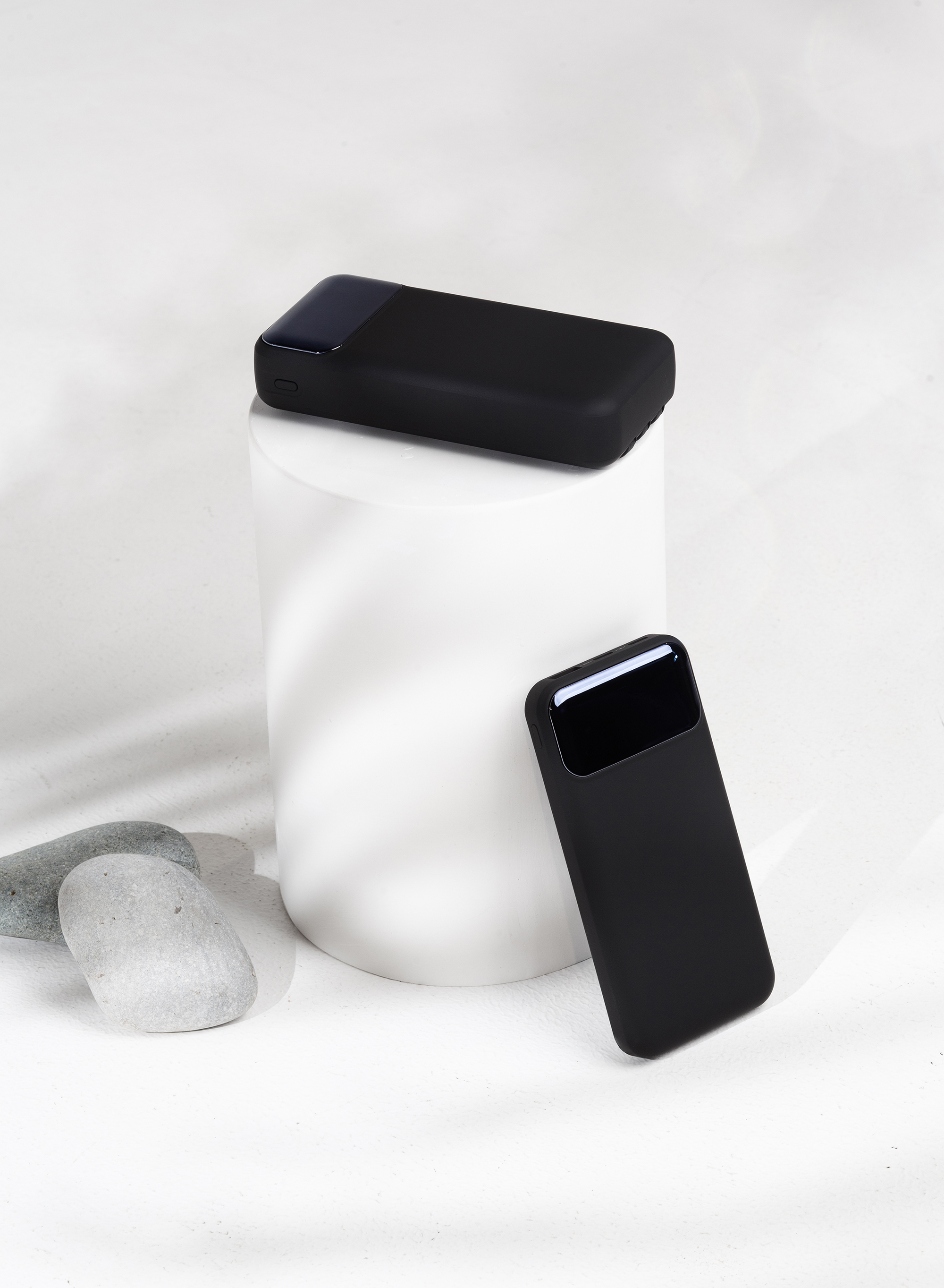 Зарядное (22.5W) устройство "Grade SOFTTOUCH" 10000 mAh с подсветкой логотипа, встроенными кабелями и цифровым индикатором заряда-4