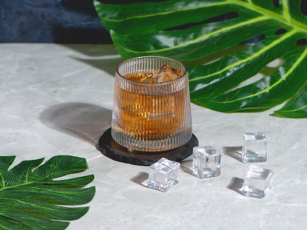 Вращающийся бокал для виски на сланцевом костере Ventura-2