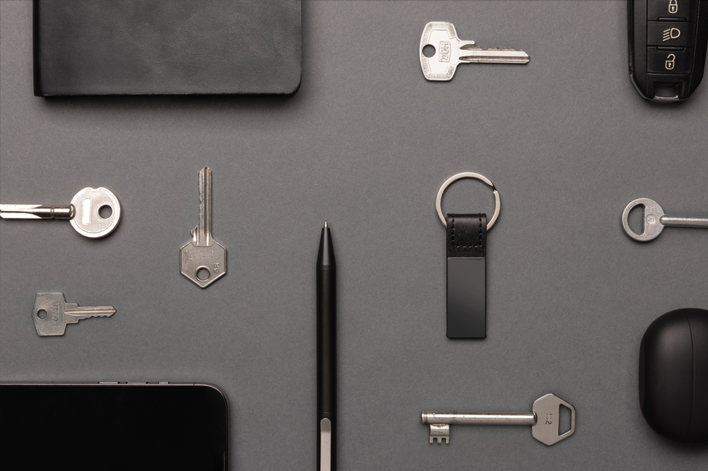 Брелок Luxury из полиуретана и переработанного цинка RCS-5