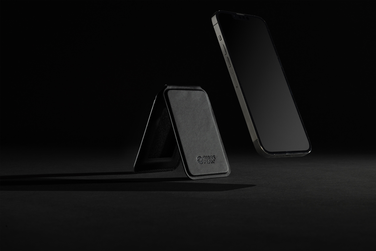 Магнитный чехол с подставкой для телефона Magstand из переработанного полиуретана RCS-4