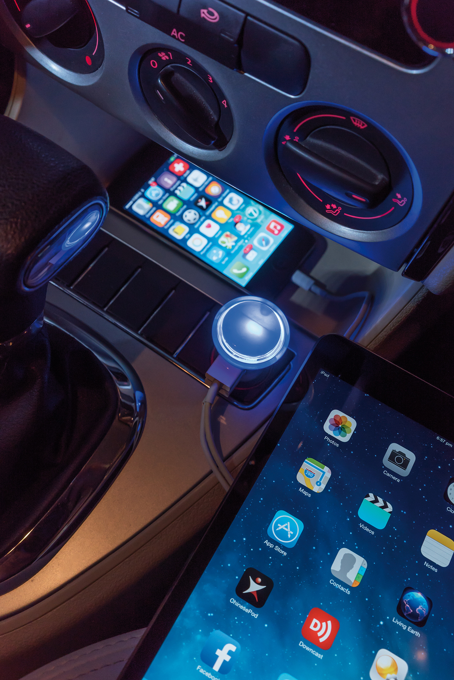 Мощное автомобильное зарядное устройство с 2 USB-портами-3