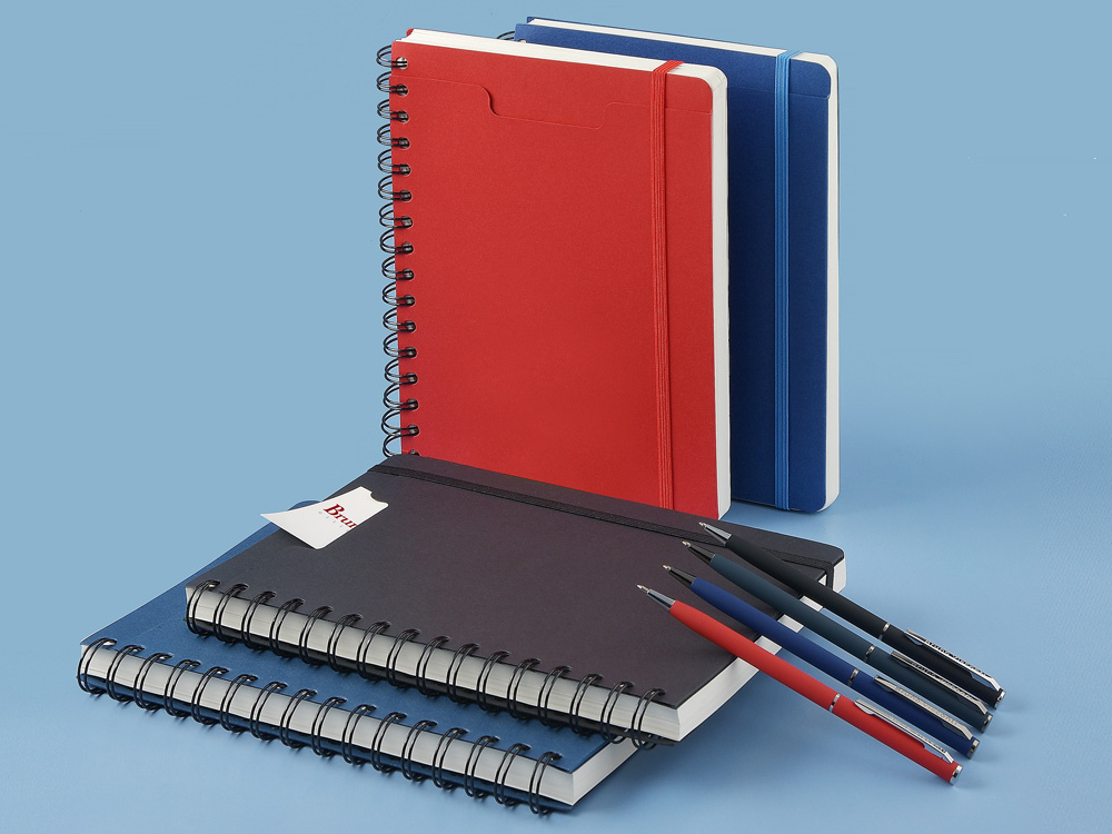 Ежедневник недатированный на гребне А5 Pragmatic, красный-8