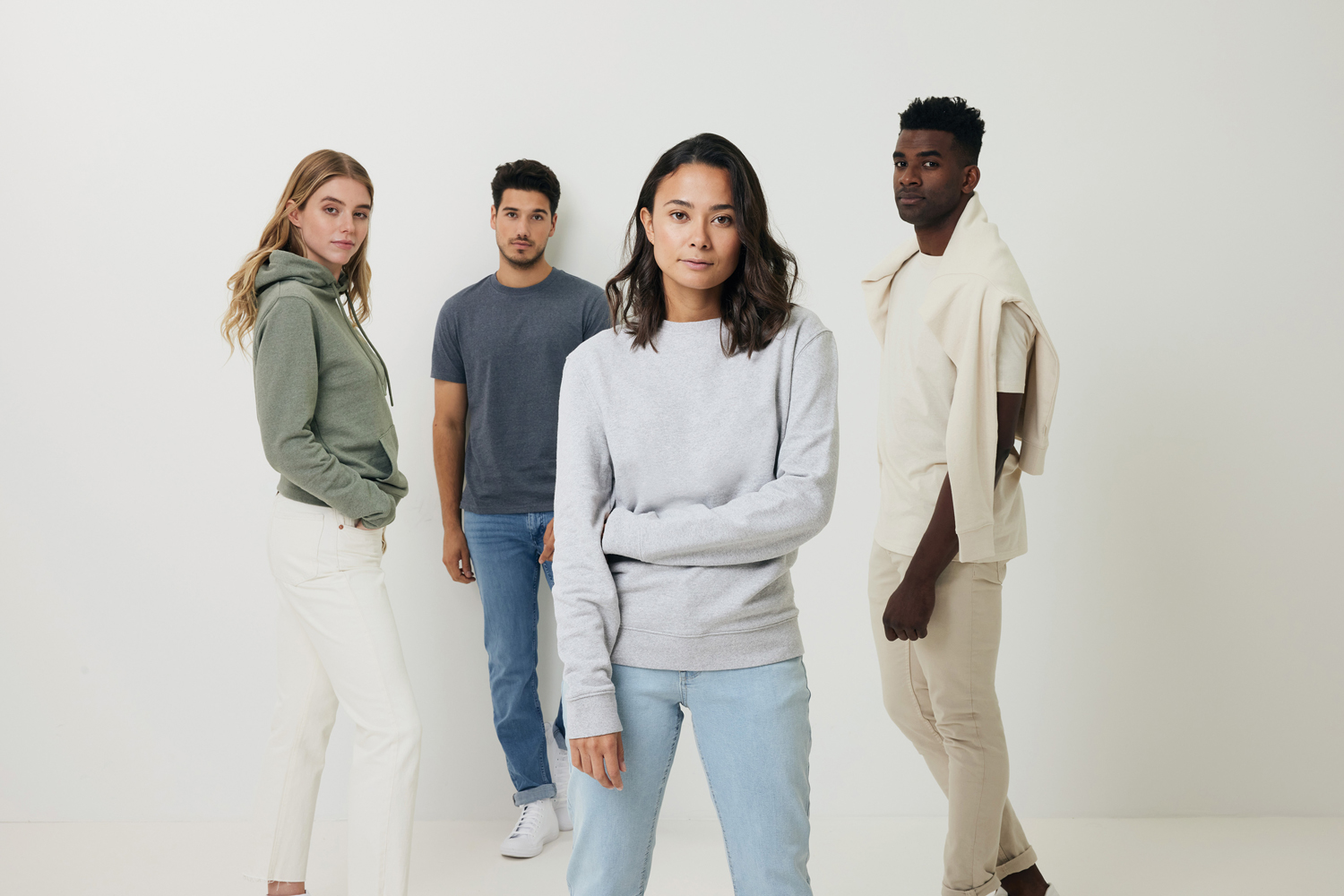 Свитшот Iqoniq Denali из переработанного неокрашенного хлопка, унисекс, 340 г/м²-16