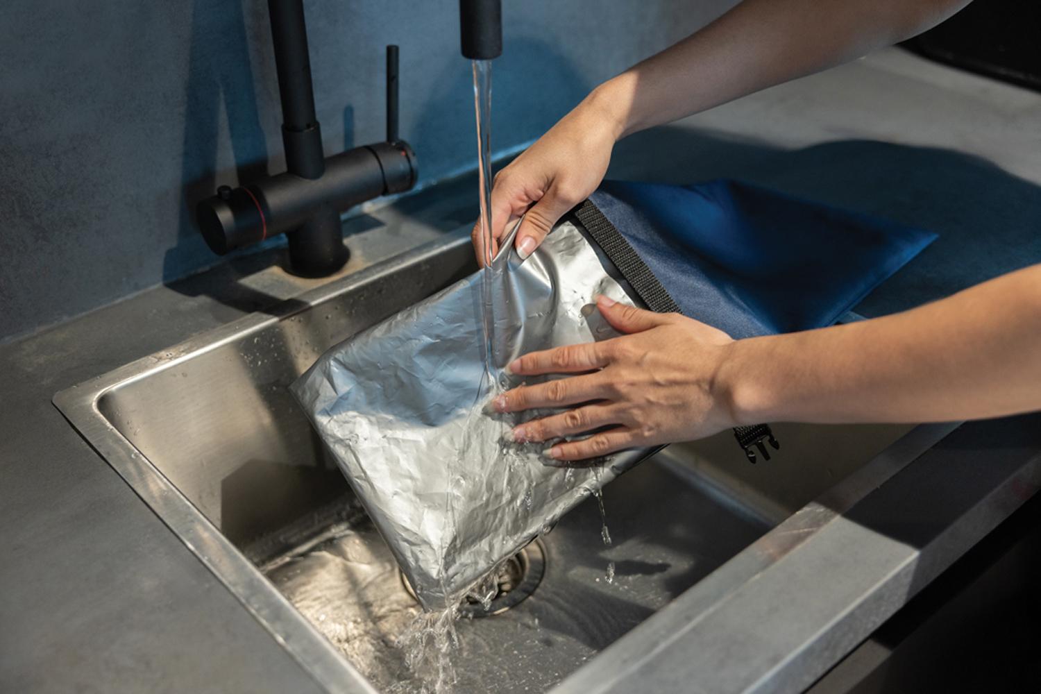 Сумка-холодильник Snackstrap из rPET AWARE™, 30x20 см-7