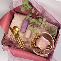 Подарочный набор "Цвет пиона" с керамикой и пледом