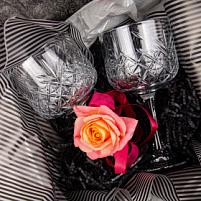 Набор с винными бокалами “Романтический перекресток”
